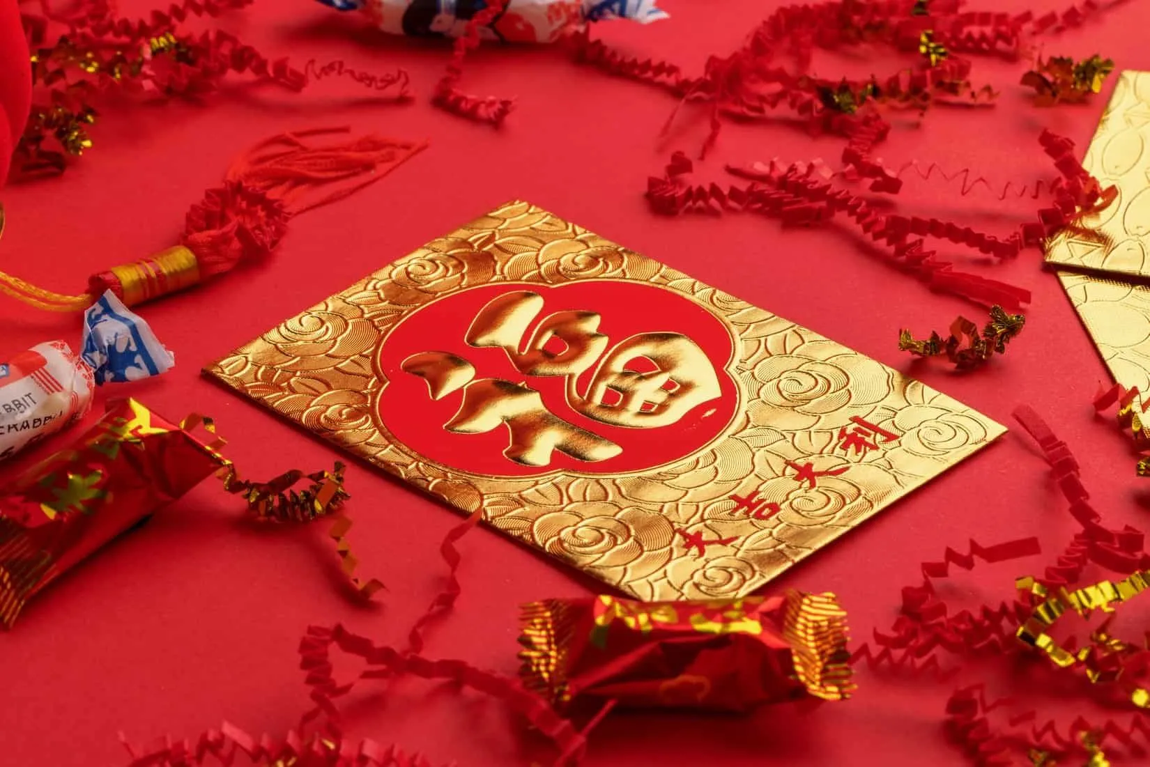 Red Pockets (laisee). Image by Jason Leung.