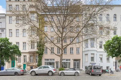 External Vonder Kurfürstenstraße sky
