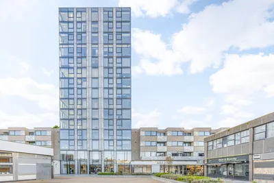 London HillHouse [32