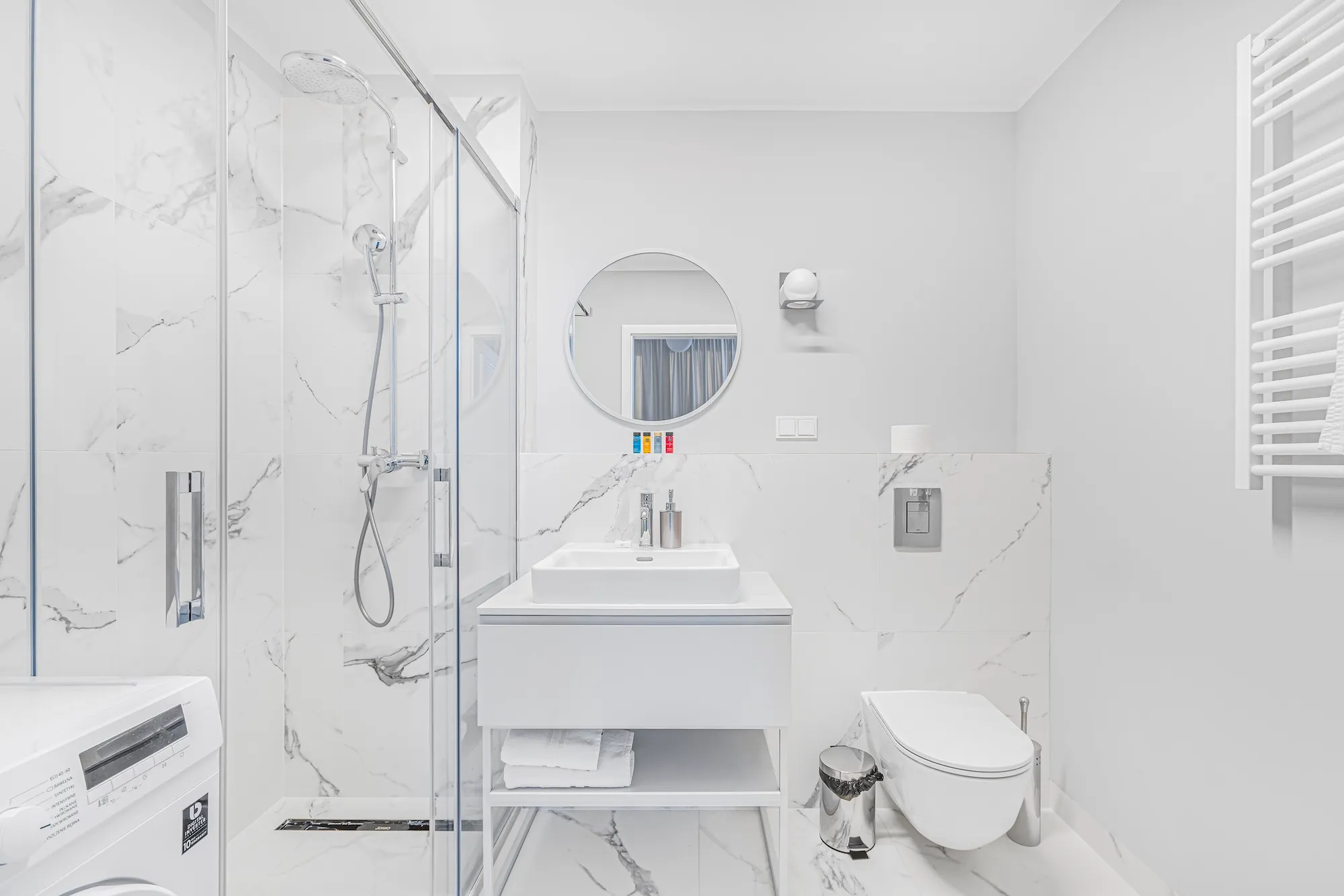 Bathroom in a one-bedroom apartment at Vonder Upriver, Warsaw
