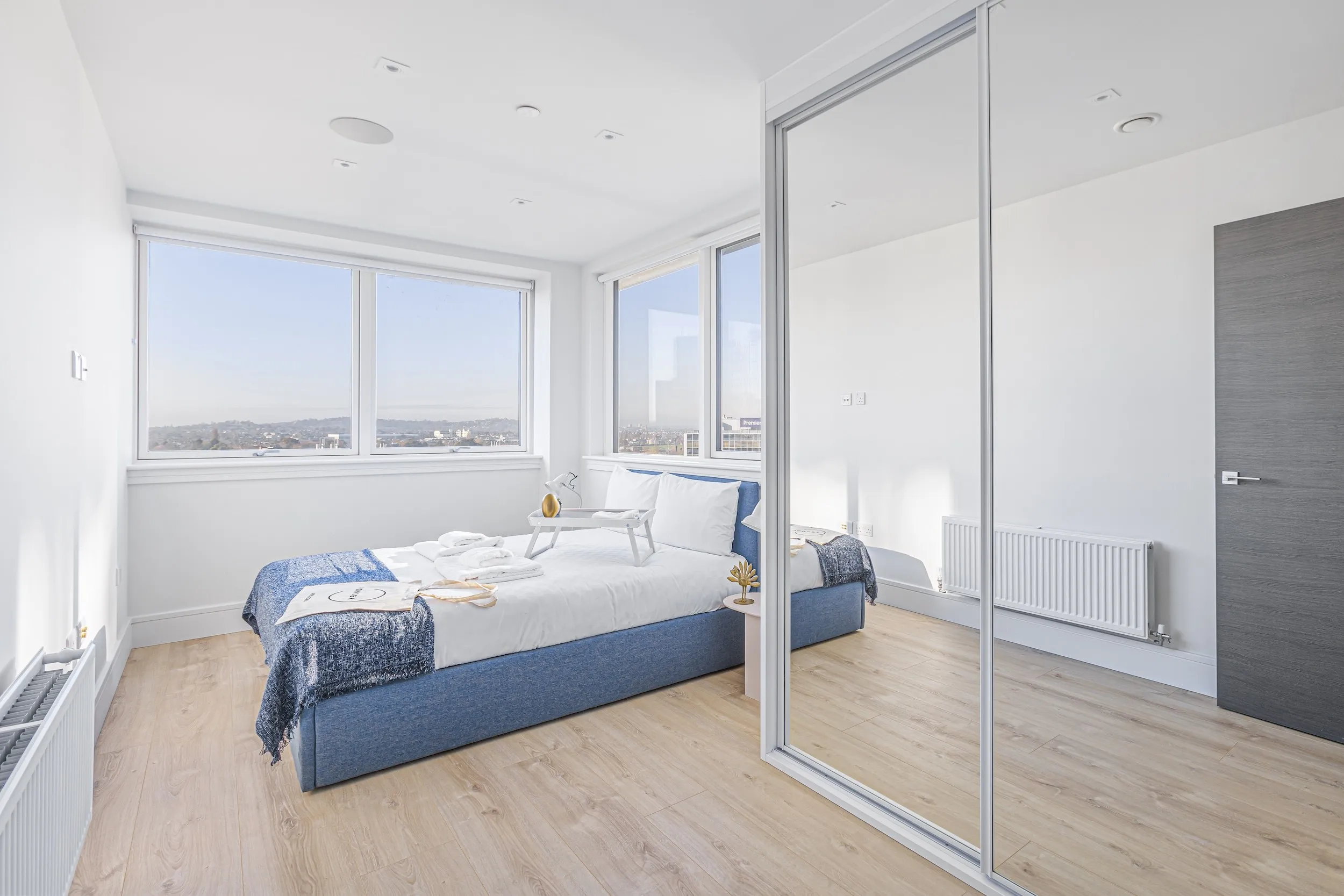 Bedroom in a three-bedroom apartment at Vonder Wembley