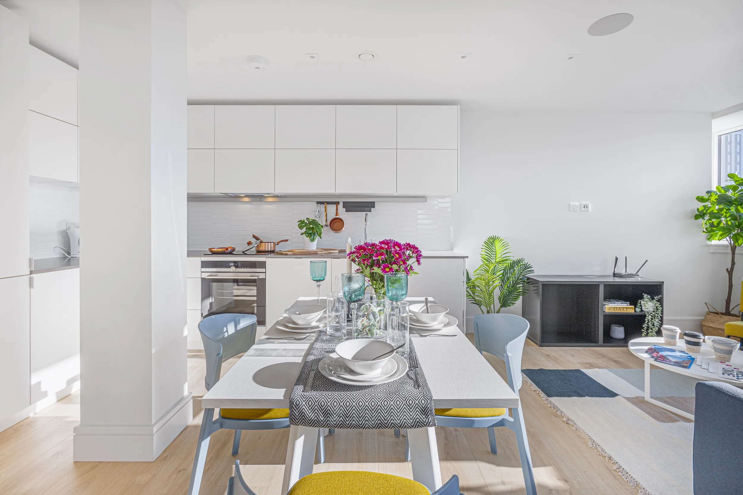 Kitchen and dining area in a three-bedroom apartment at Vonder Wembley