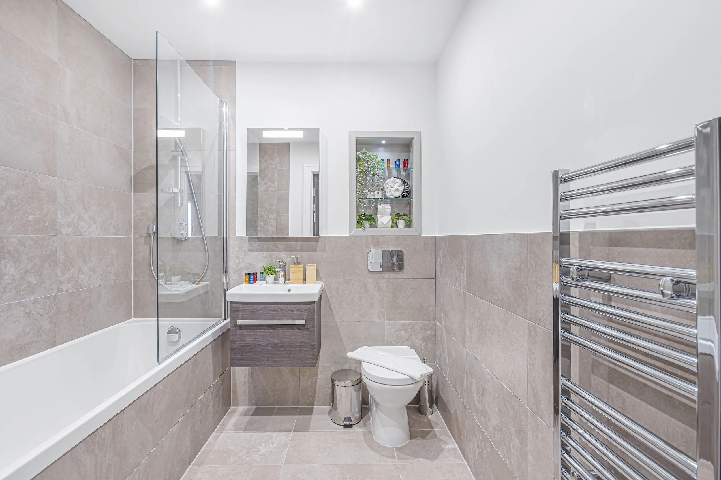 Bathroom in a three-bedroom apartment at Vonder Wembley