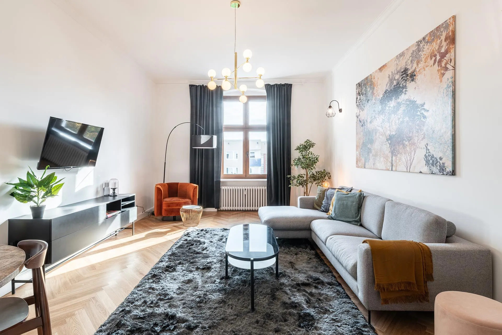 1 Bedroom — Large