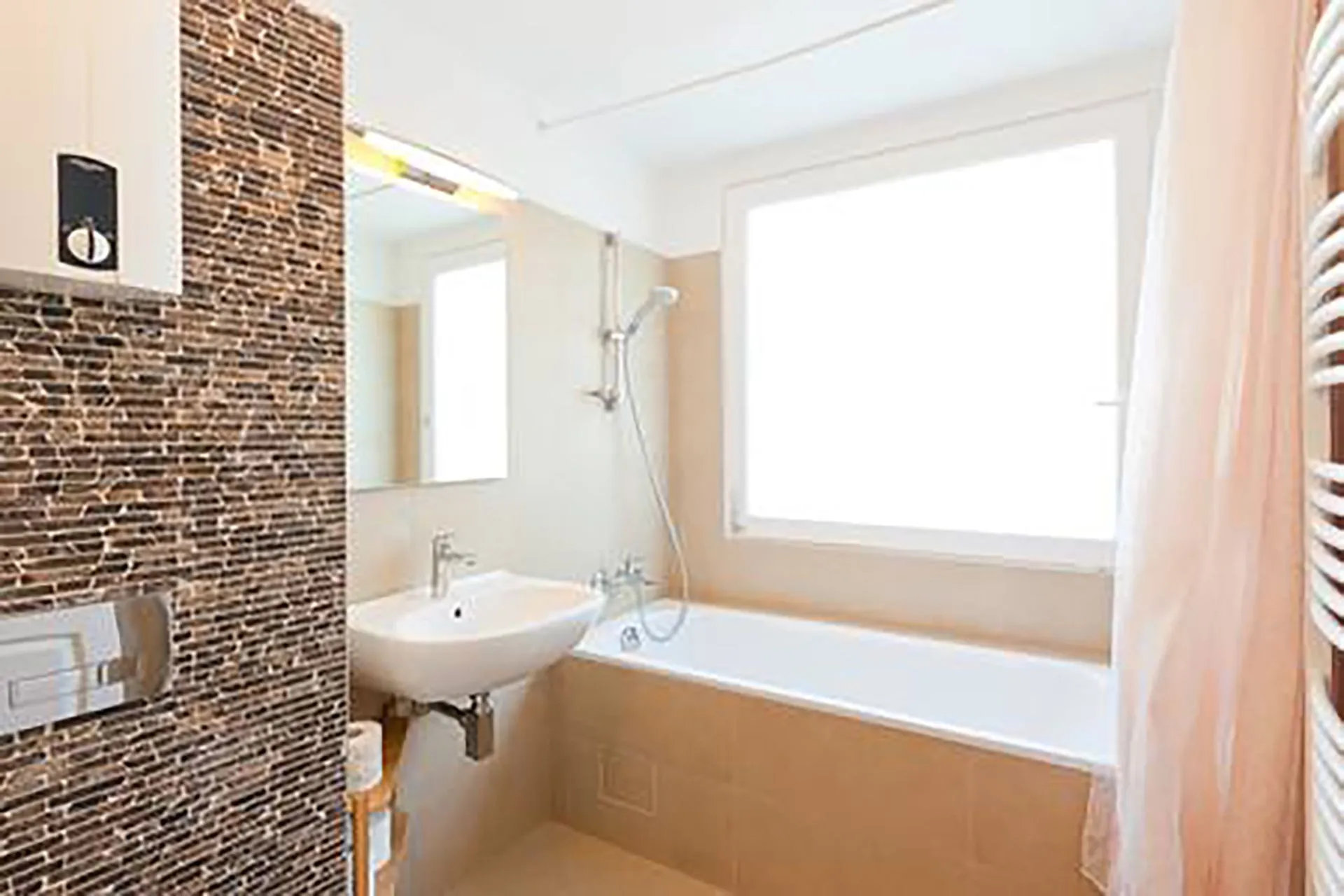 1 Bedroom — Large