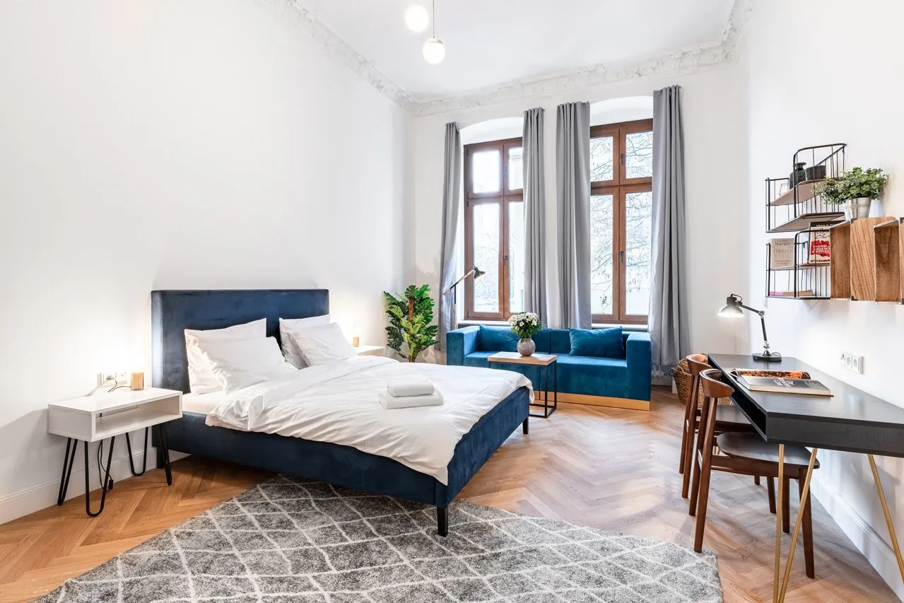 1 Bedroom — Large