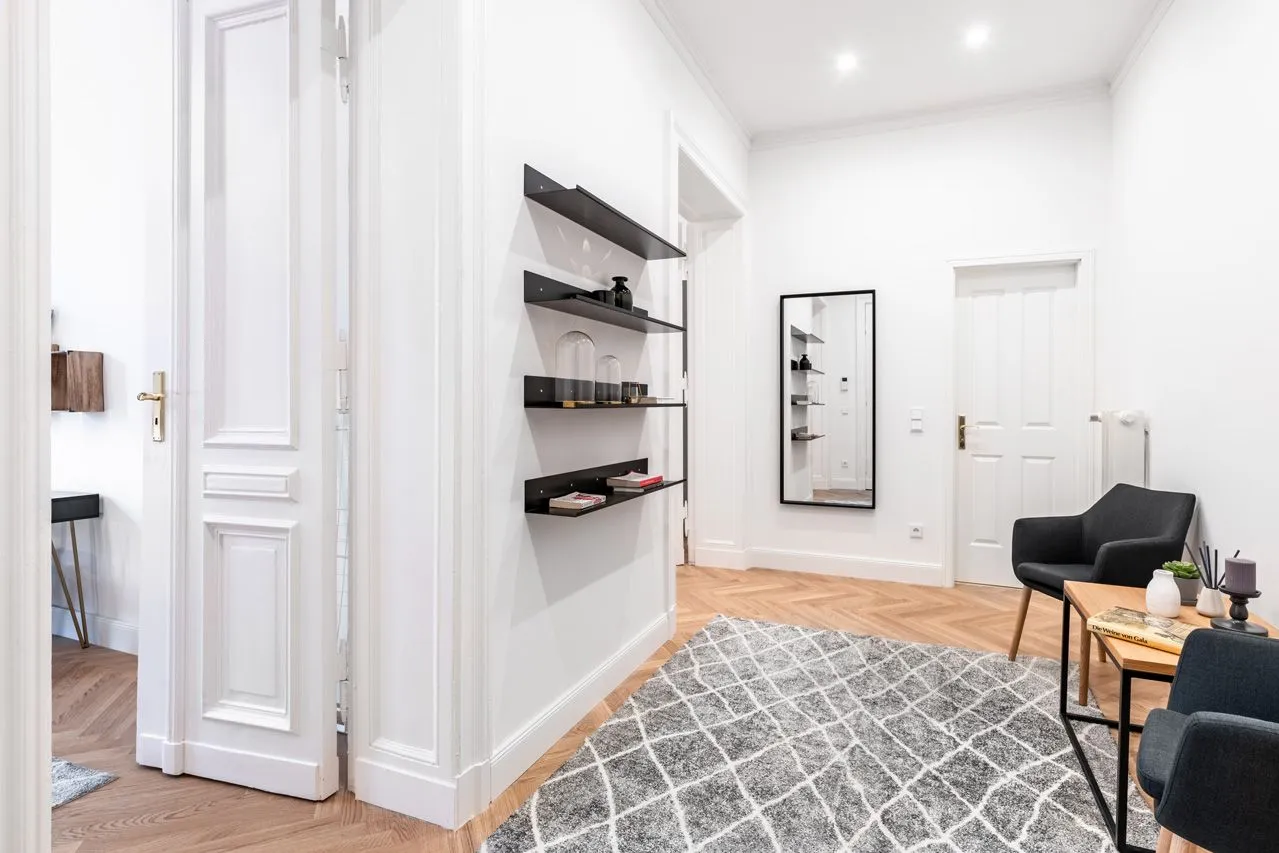 1 Bedroom — Large