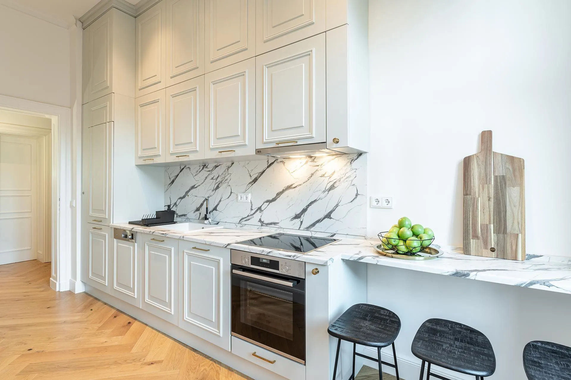 1 Bedroom — Large