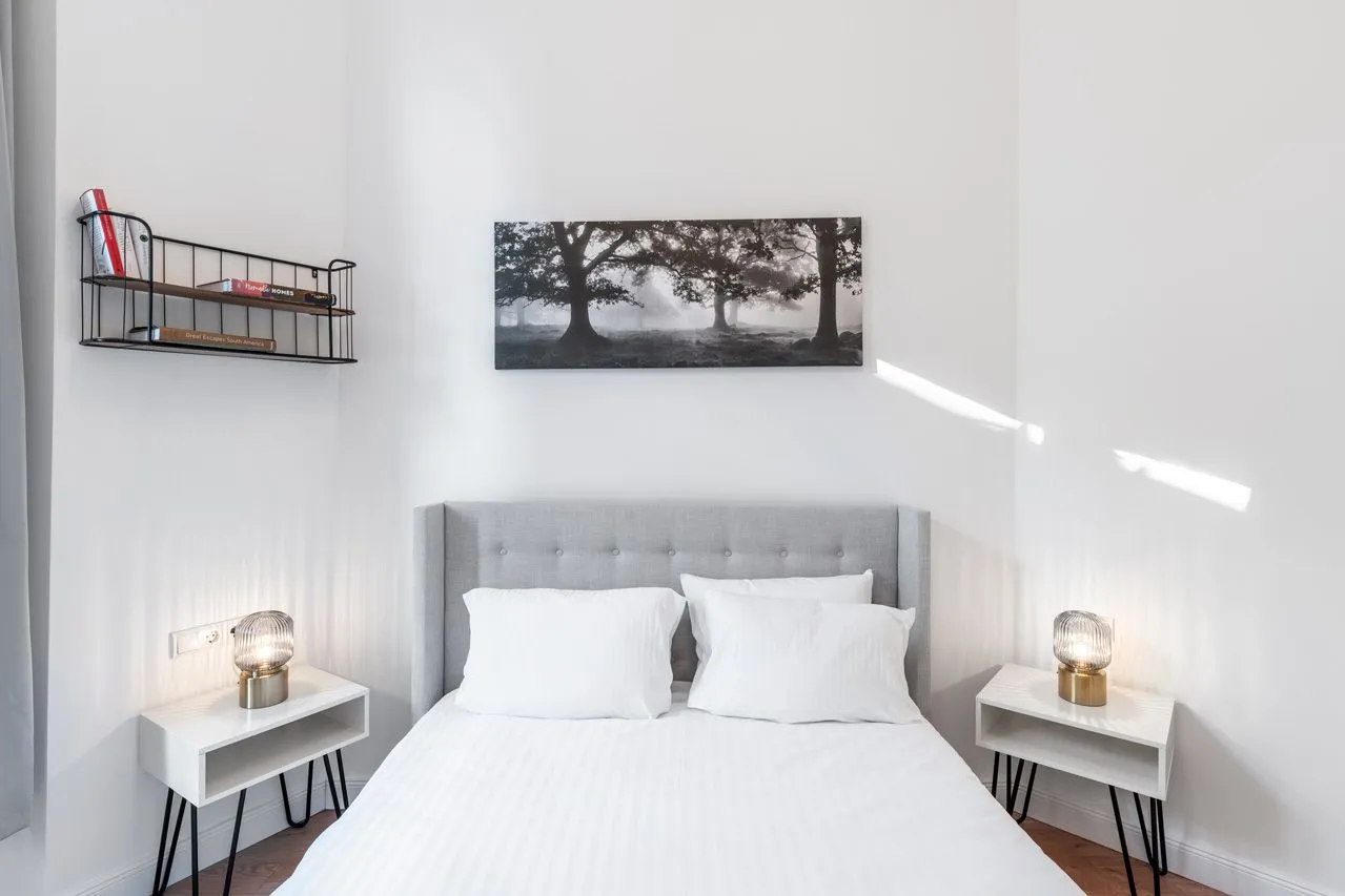 1 Bedroom — Large