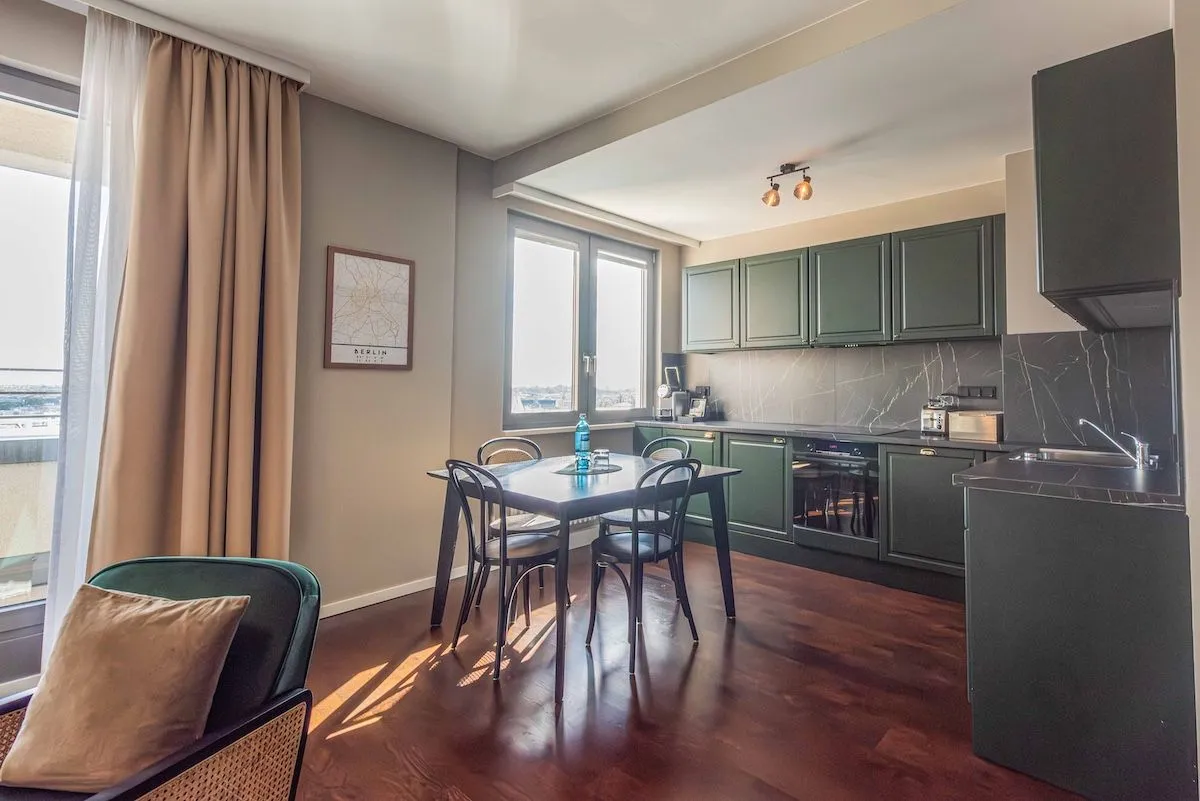 1 Bedroom — Large — Balcony