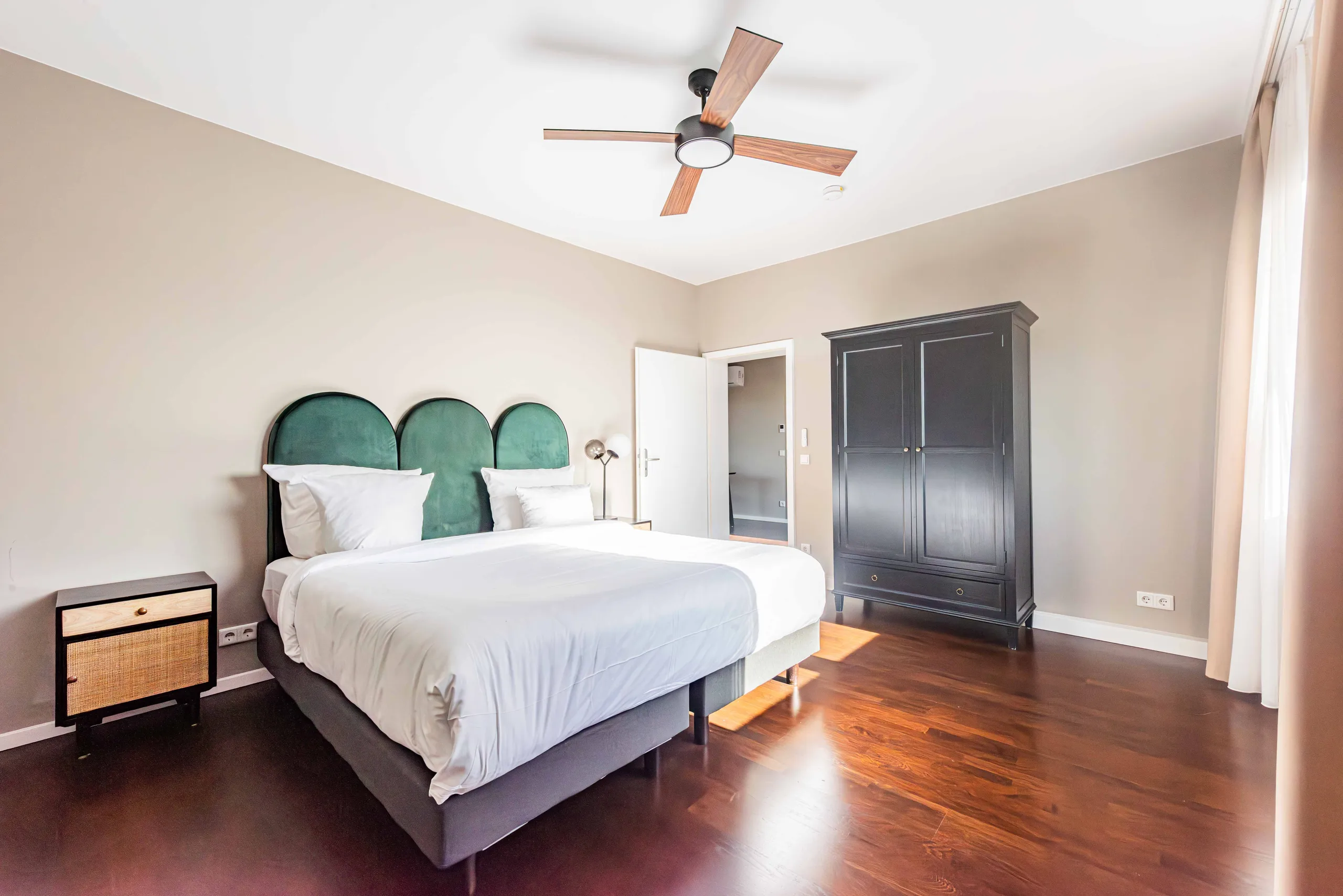 1 Bedroom — Large
