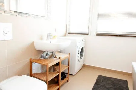 1 Bedroom — Large