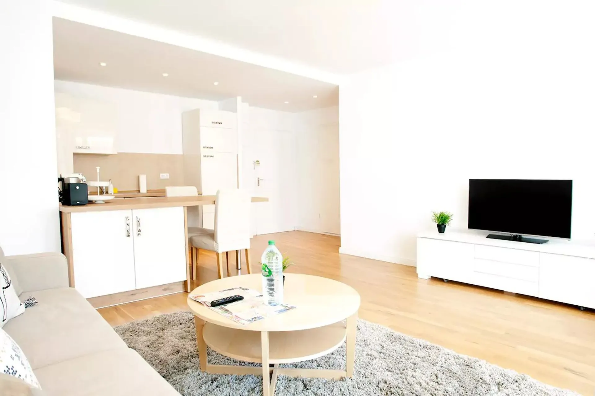 1 Bedroom — Large
