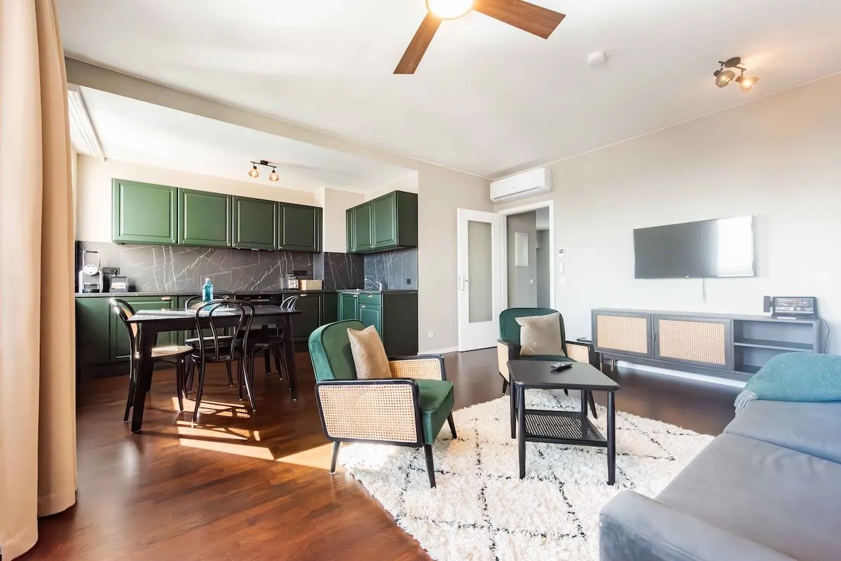 1 Bedroom — Large — Balcony