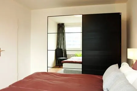 1 Bedroom — Large