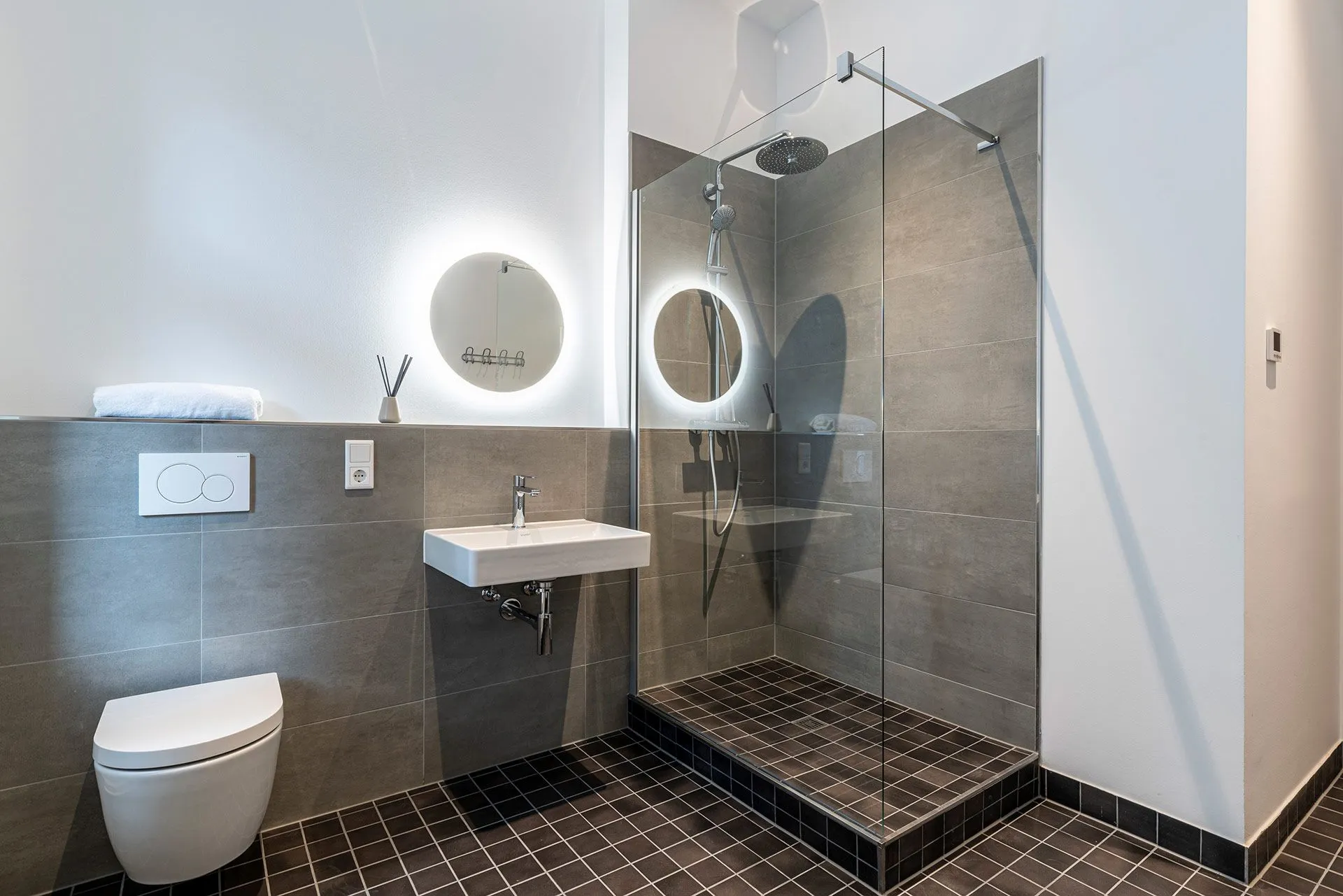 Private Room — Large
