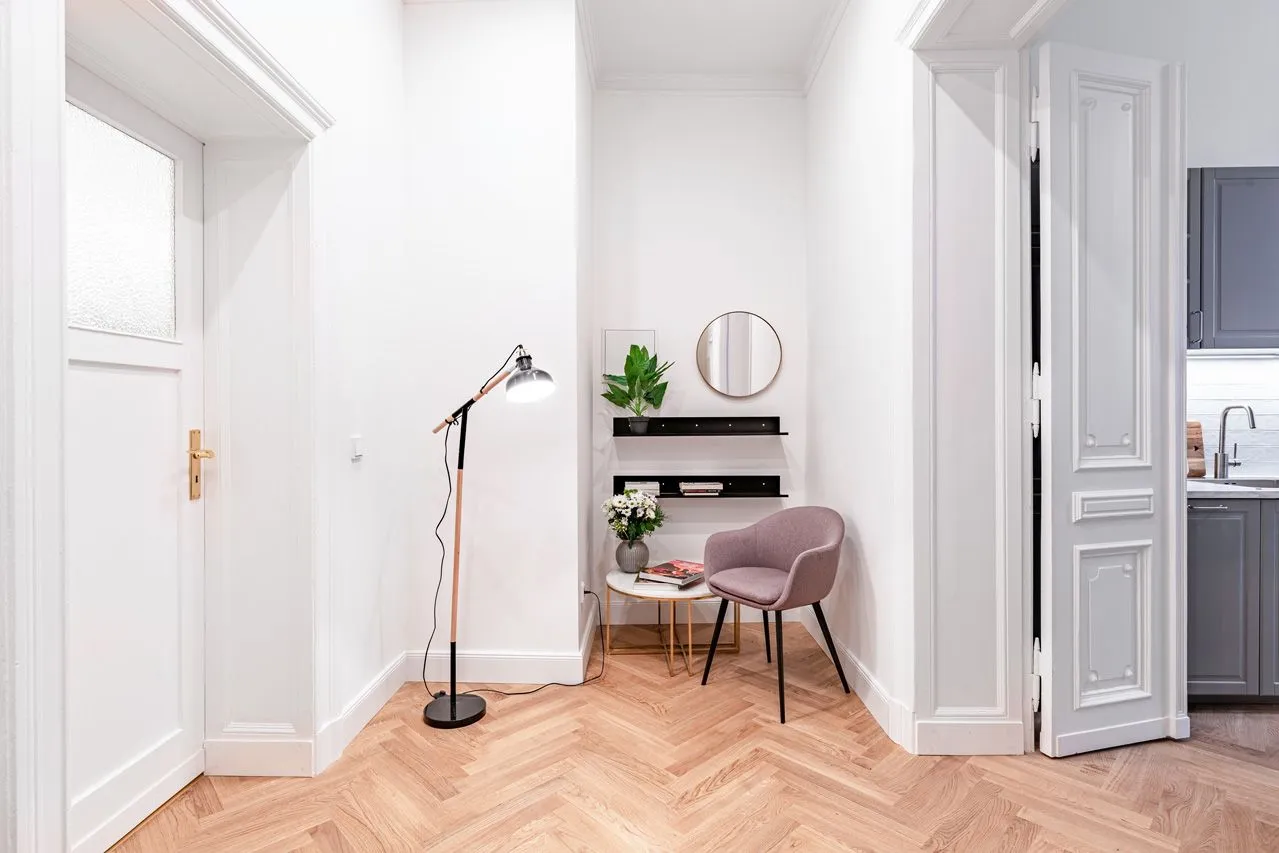 1 Bedroom — Large