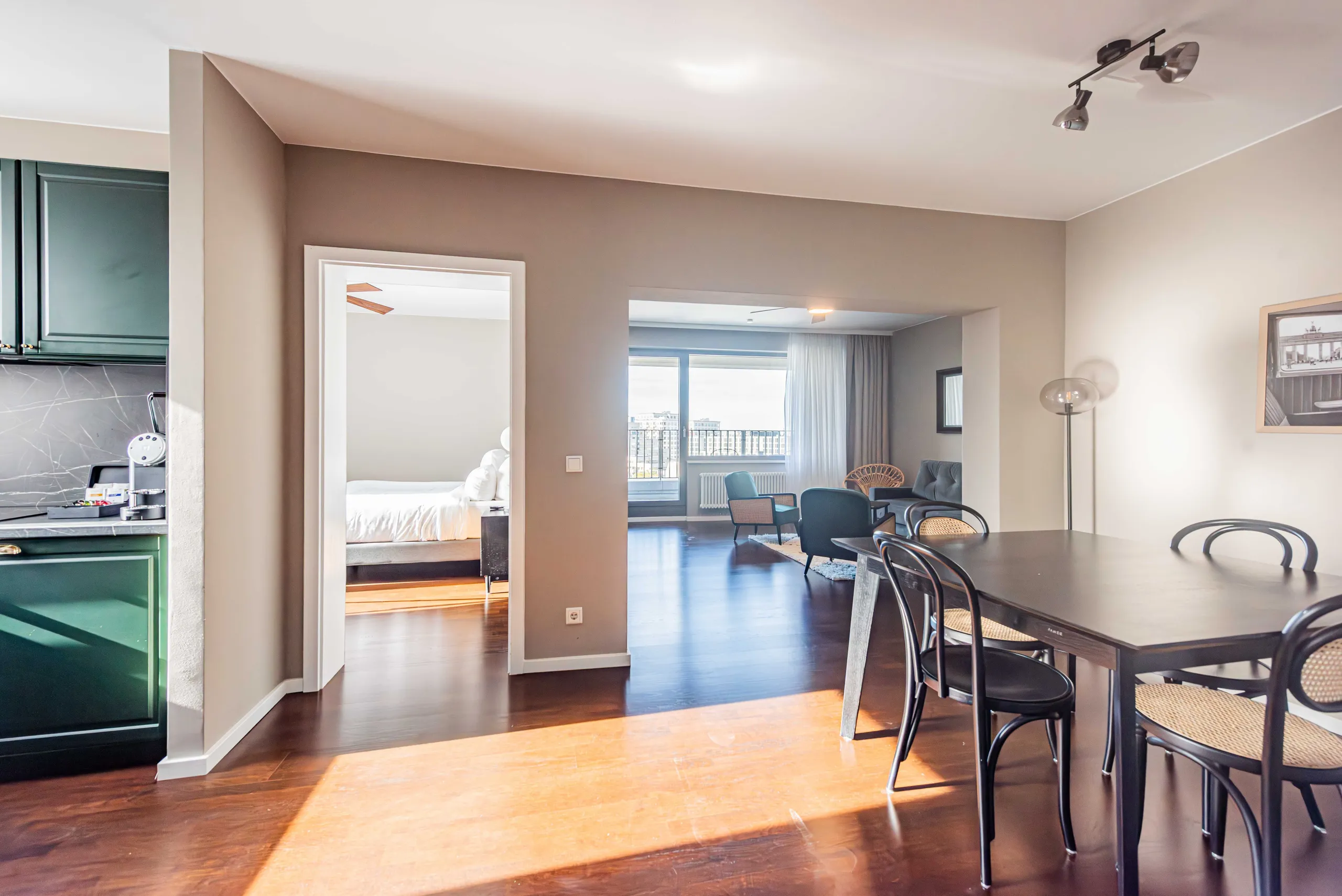 1 Bedroom — Large