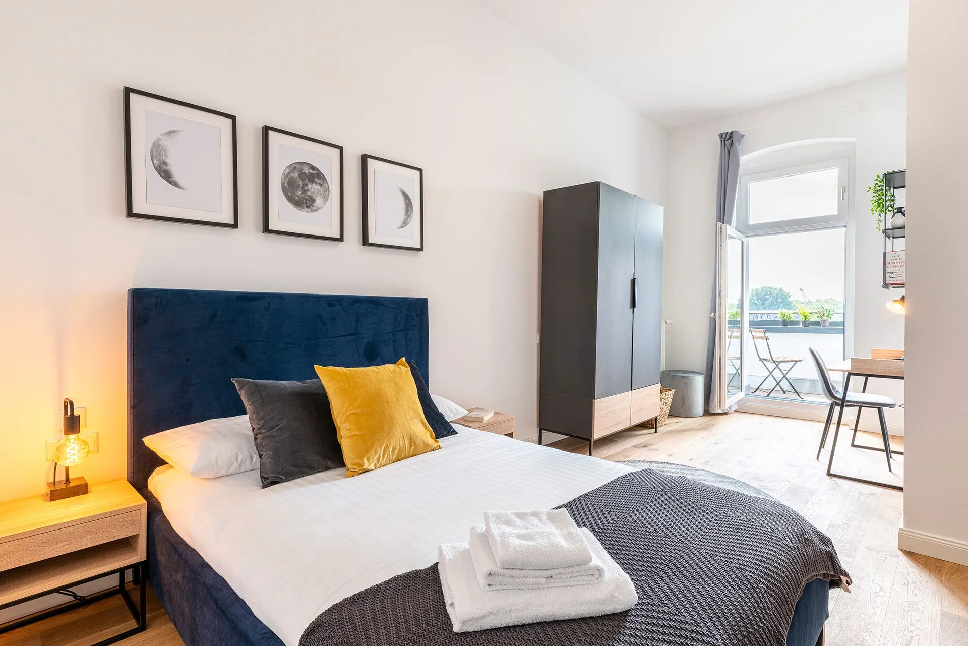 Private Room — Medium