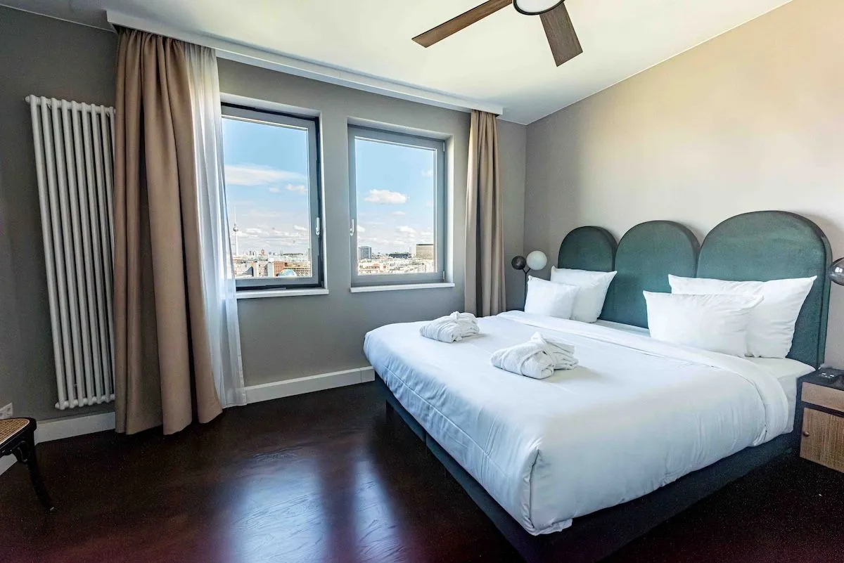 1 Bedroom — Large — Balcony