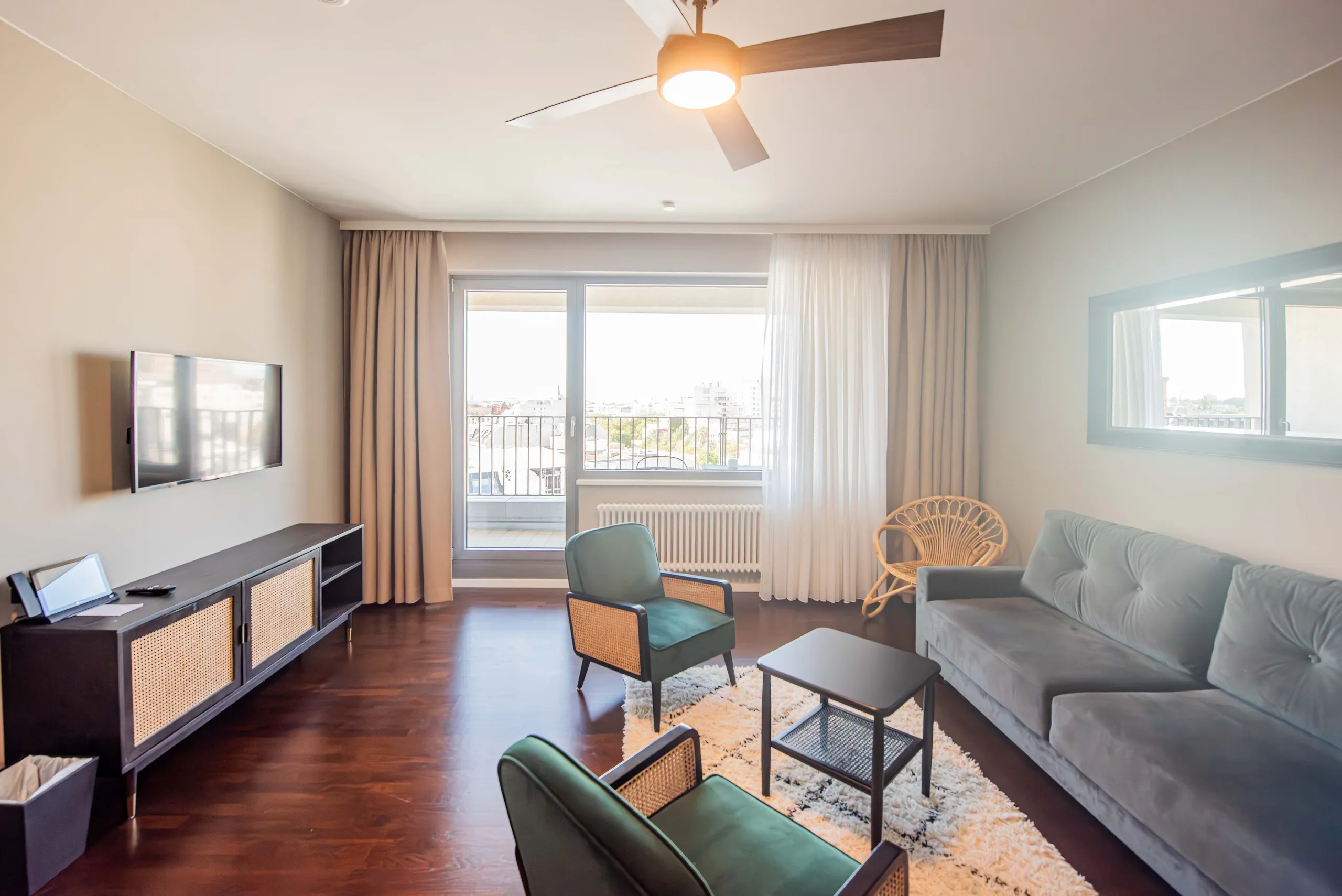 1 Bedroom — Large