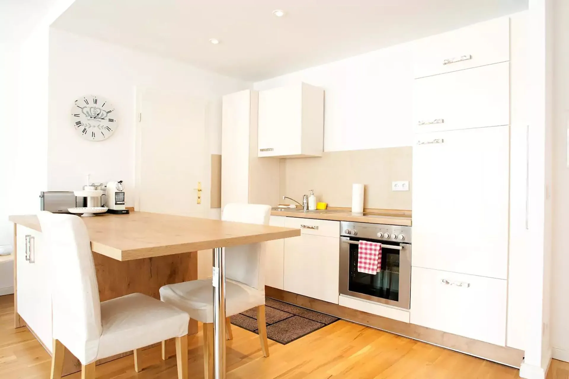 1 Bedroom — Large