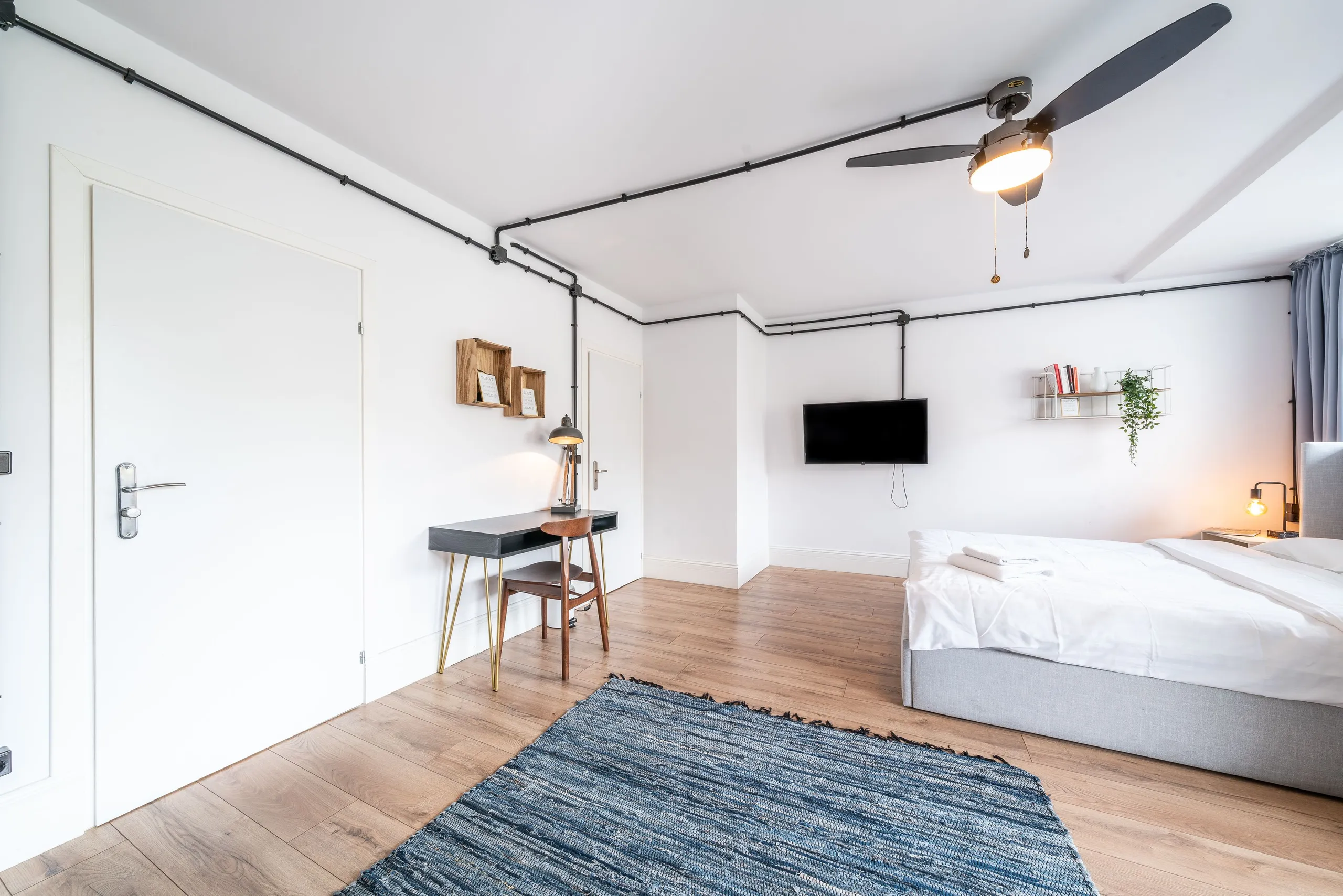 Private Room — Large
