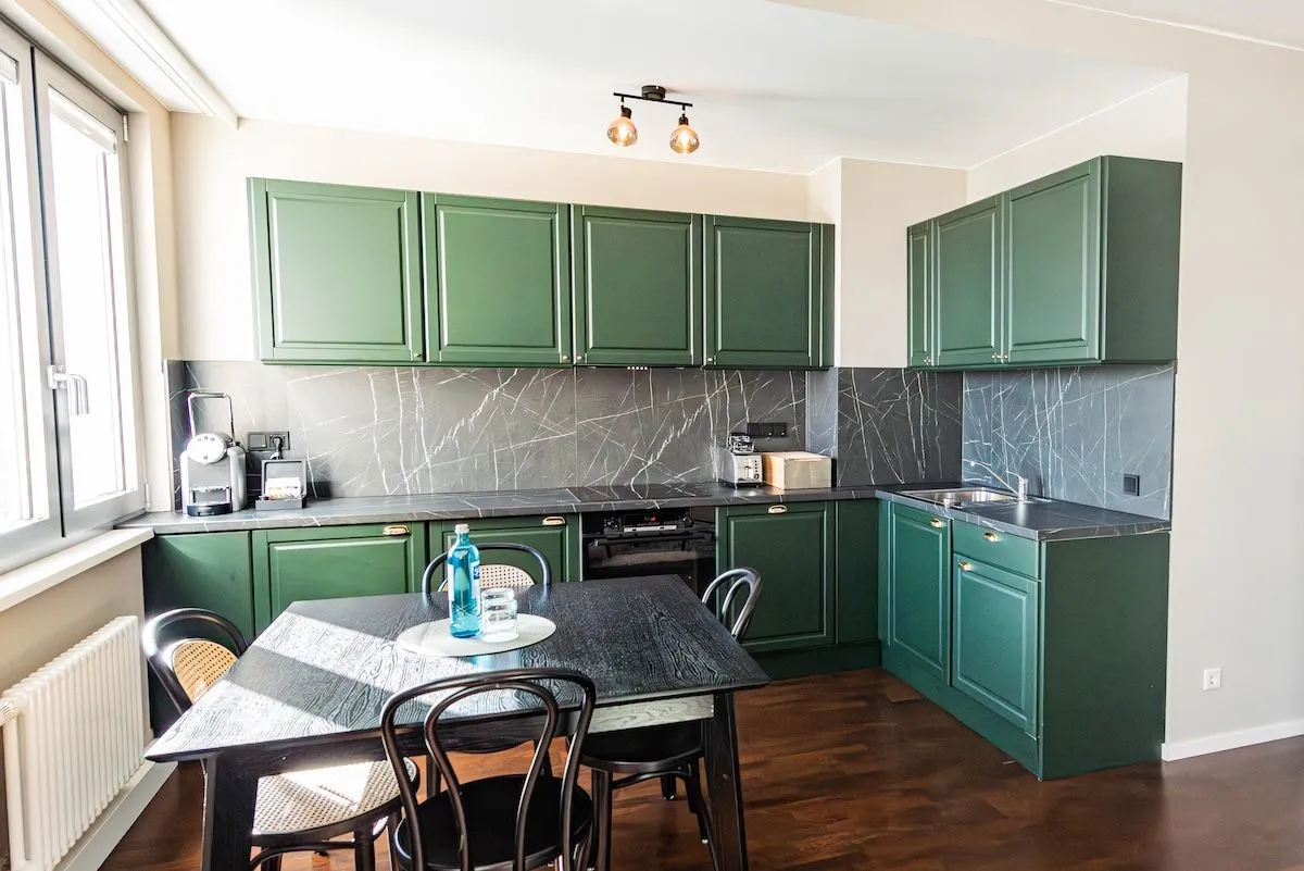 1 Bedroom — Large — Balcony