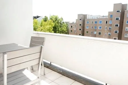1 Bedroom — Large