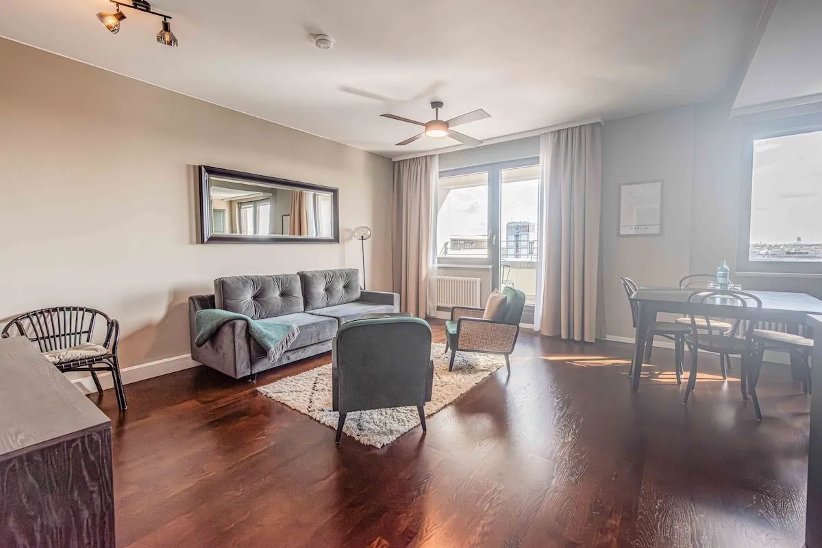1 Bedroom — Large — Balcony