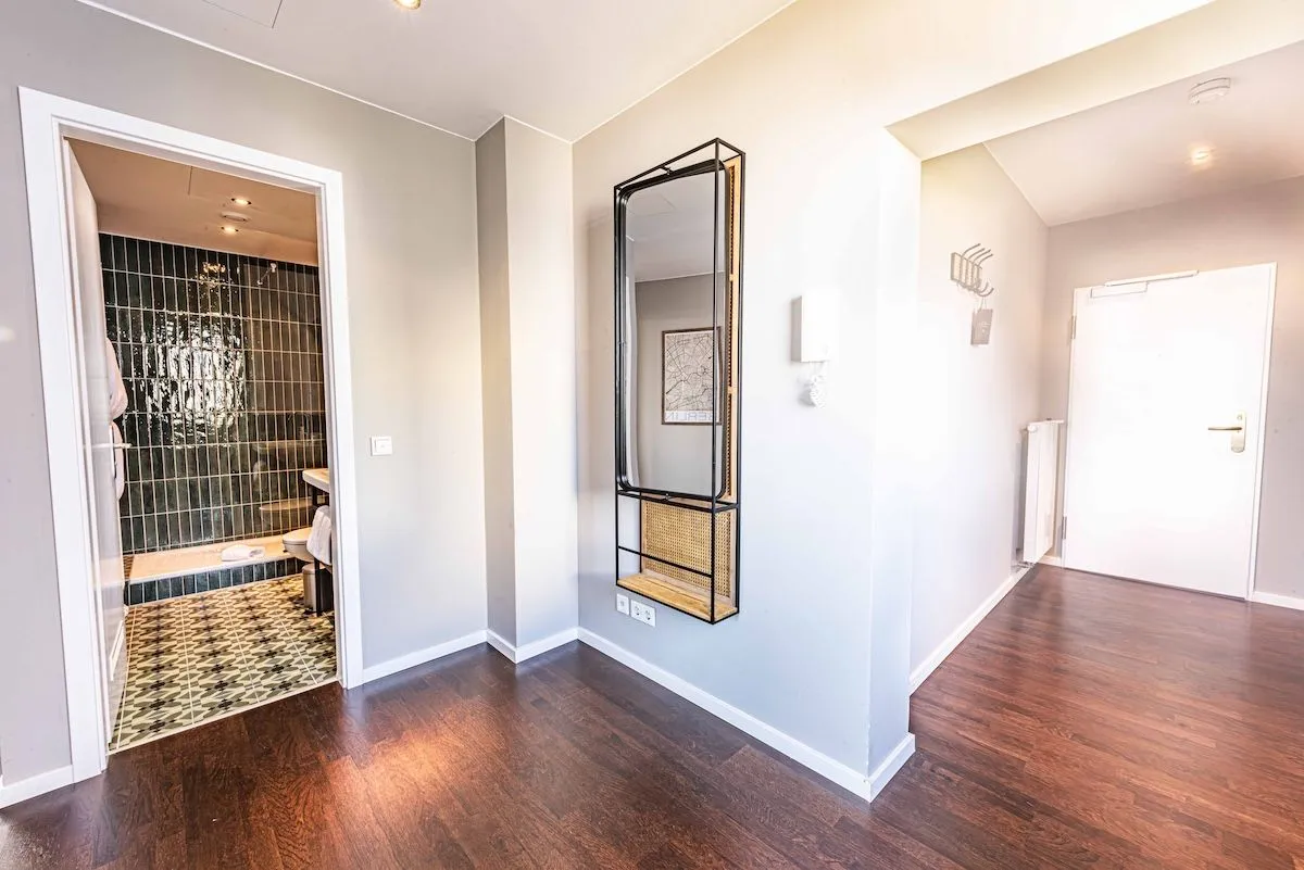 1 Bedroom — Large — Balcony