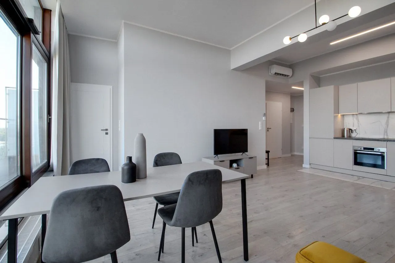 1 Bedroom — Large