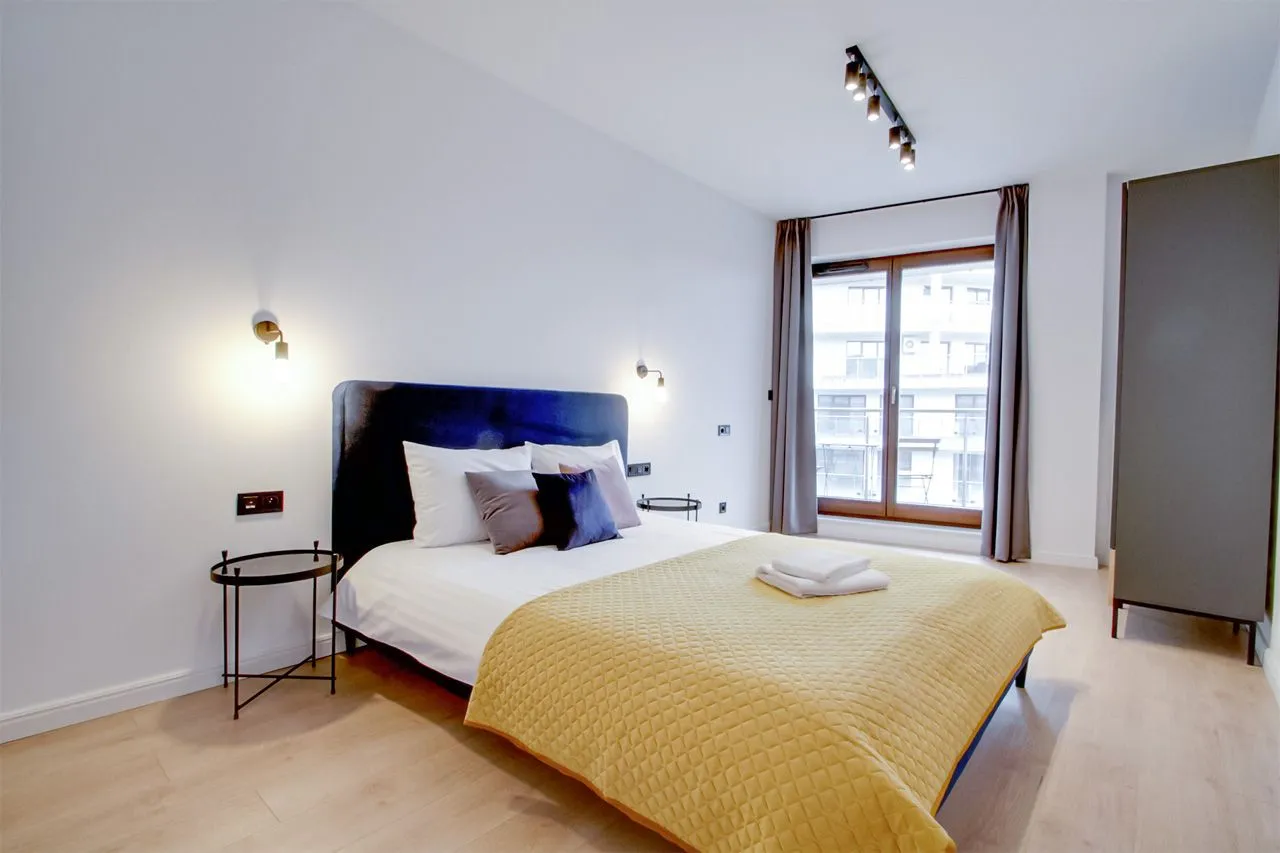 1 Bedroom — Large