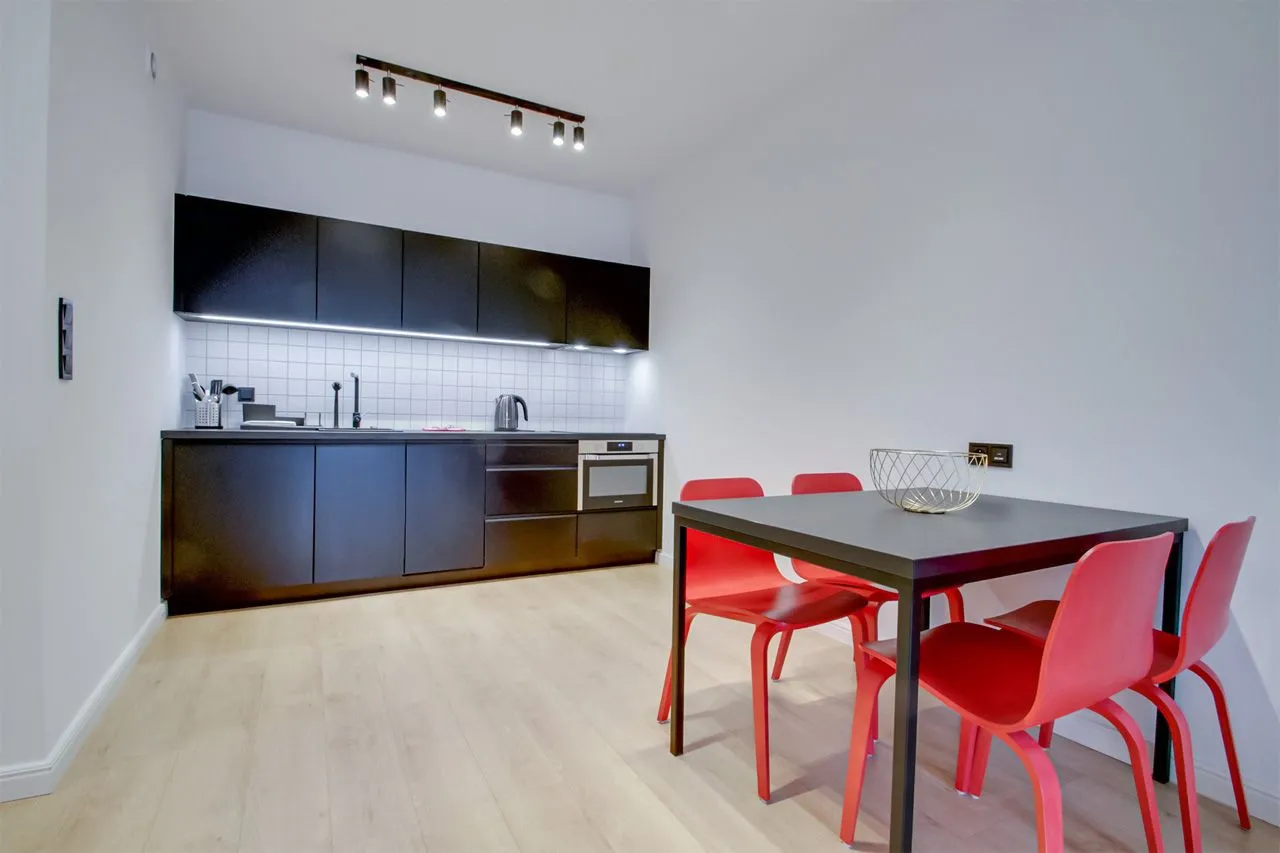 1 Bedroom — Large
