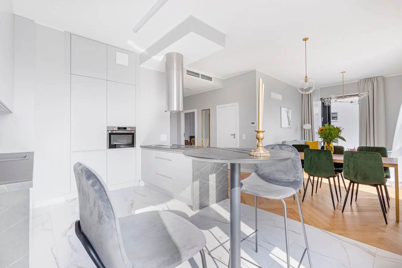 1 Bedroom — Large