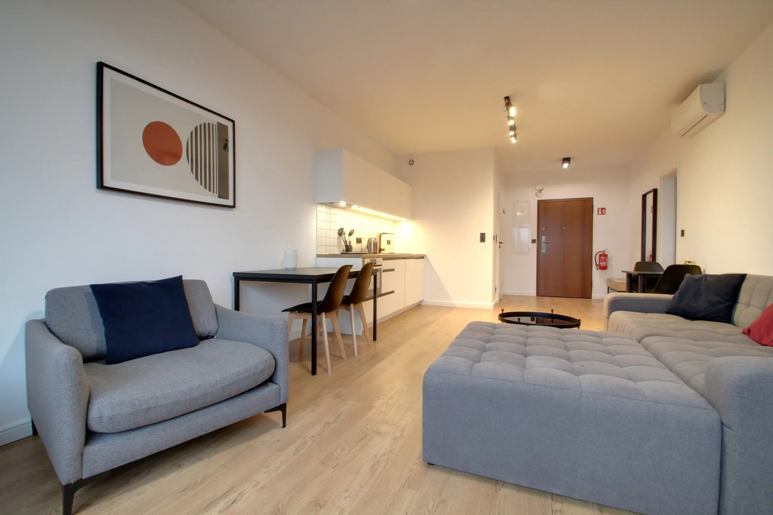 1 Bedroom — Large