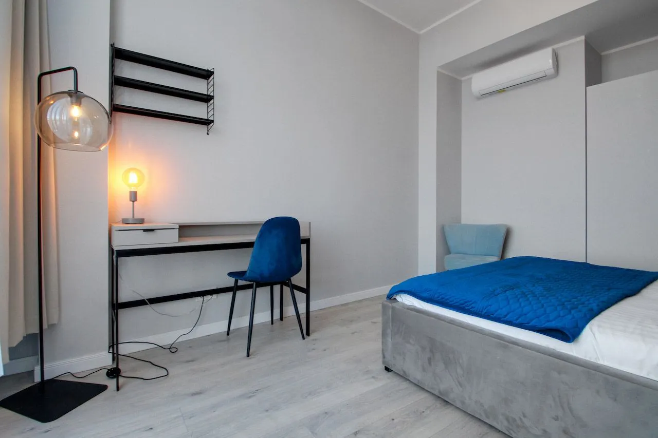 1 Bedroom — Large
