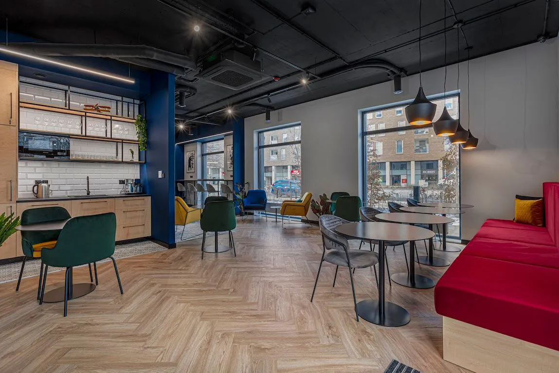 Communal dining area at Vonder Uptown