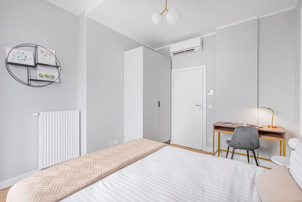 1 Bedroom — Large