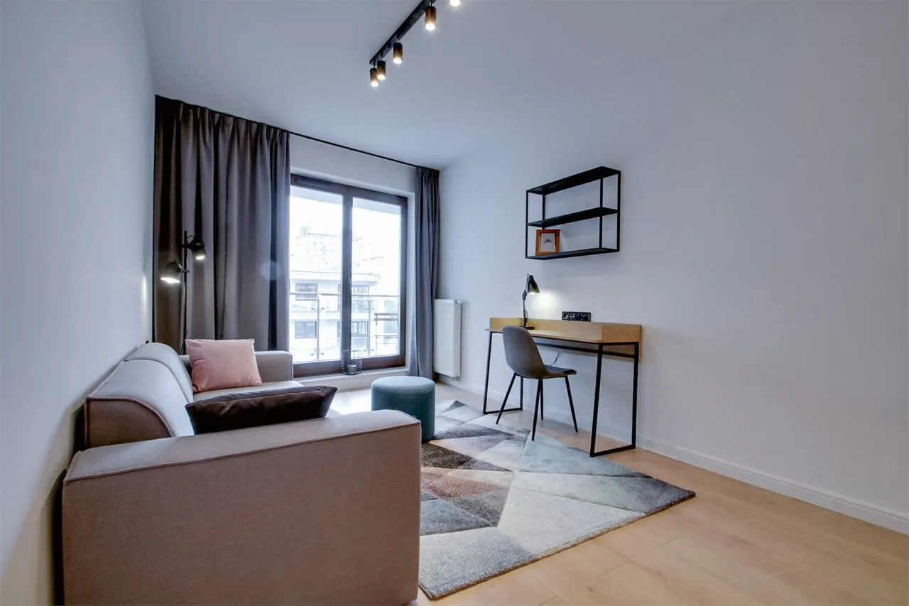 1 Bedroom — Large