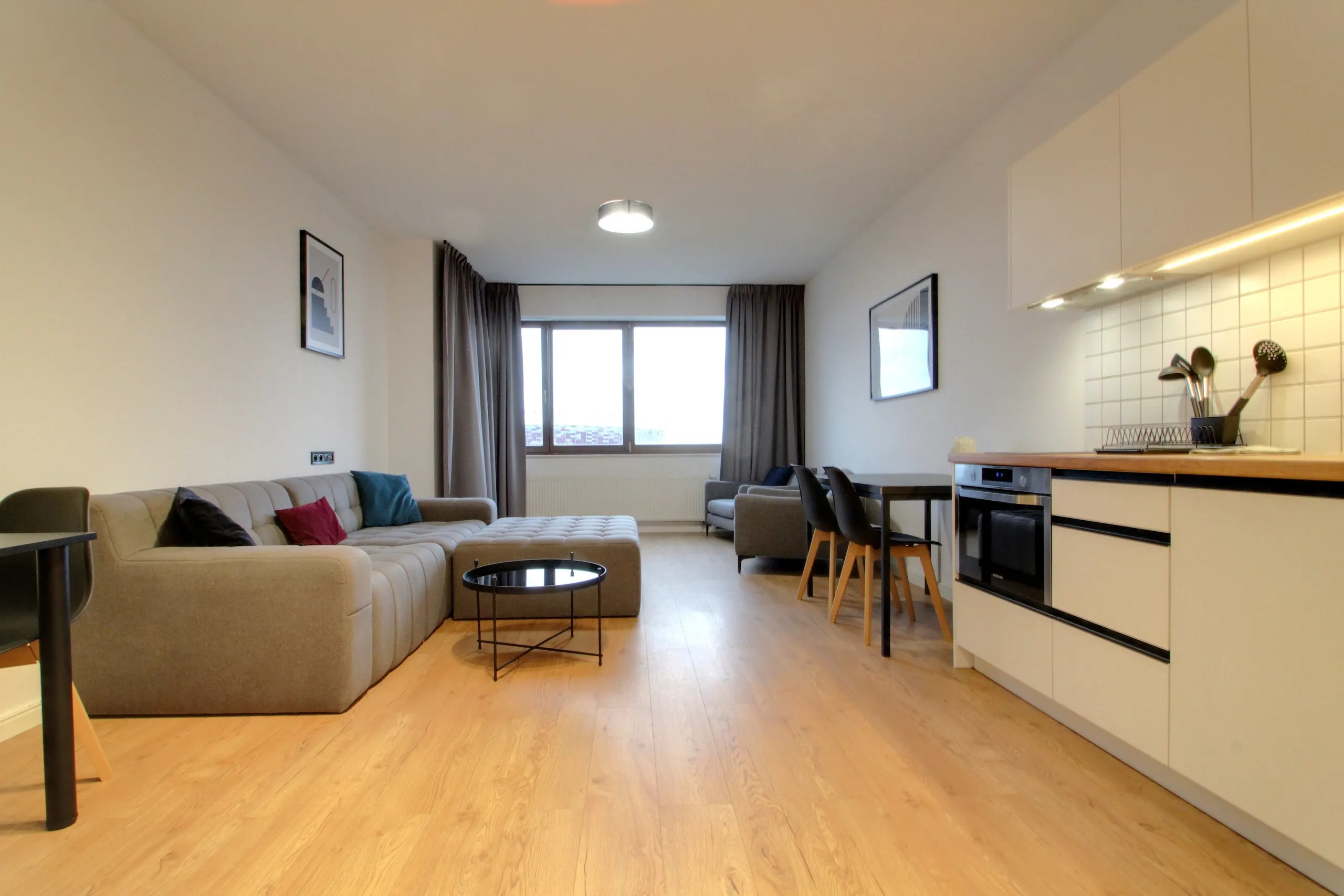 1 Bedroom — Large