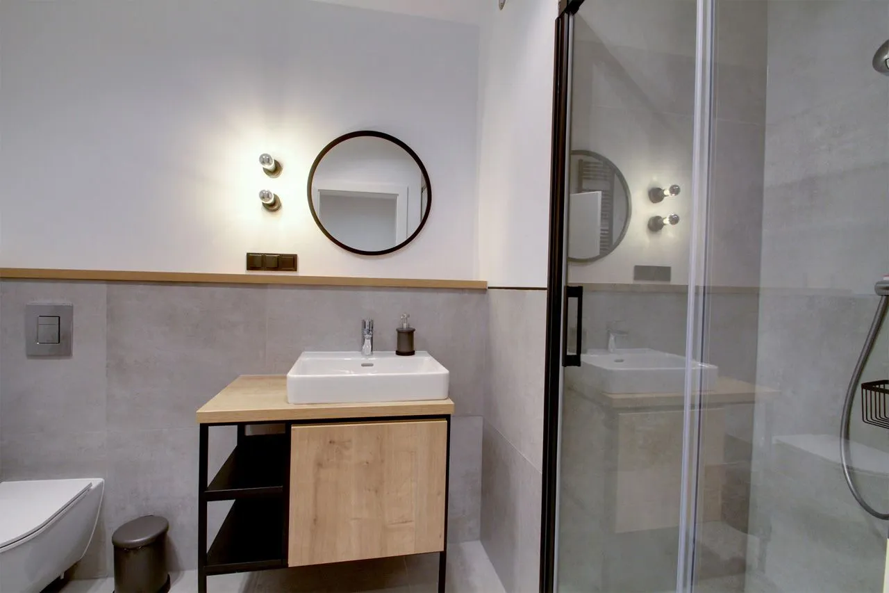 1 Bedroom — Large