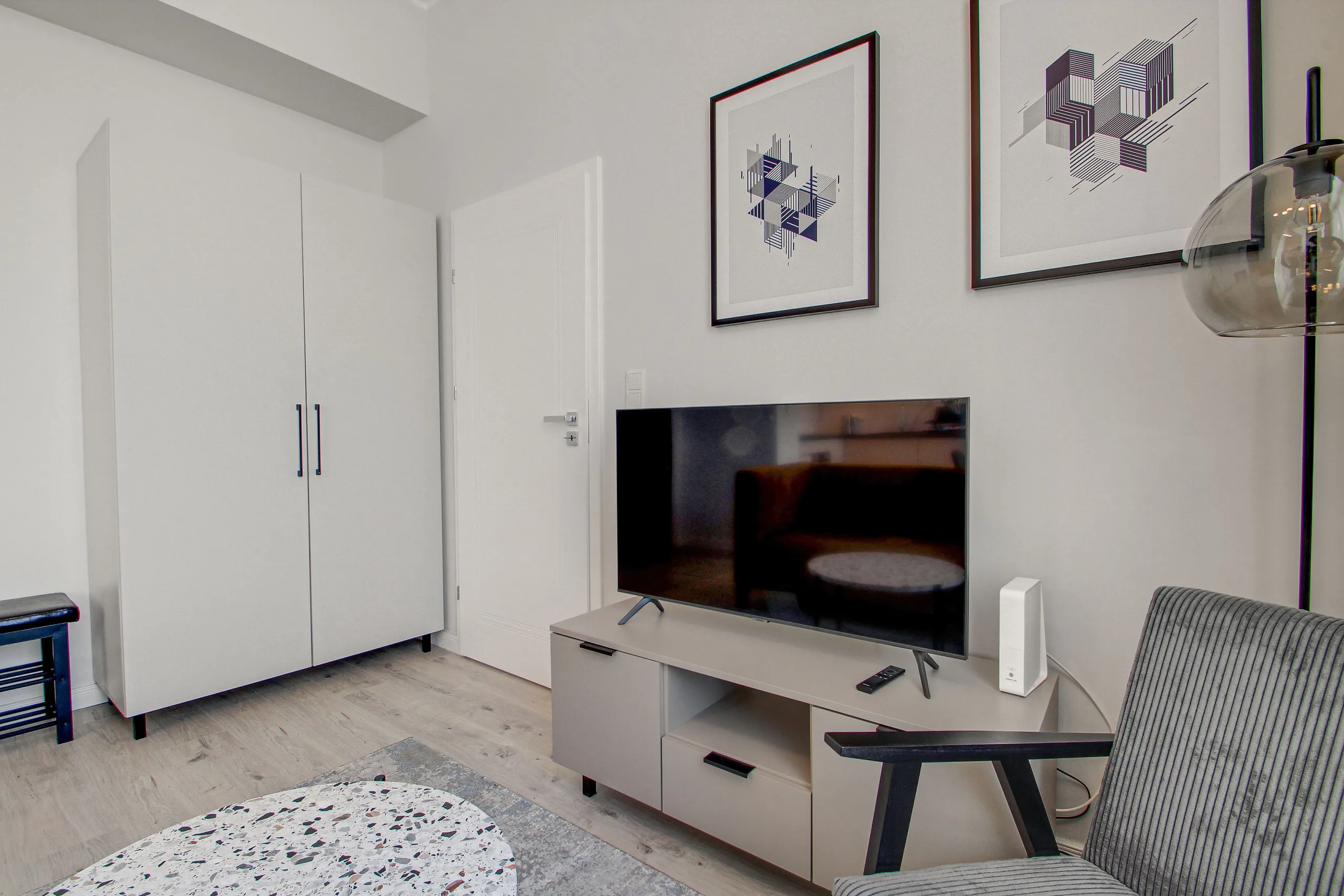 1 Bedroom — Large