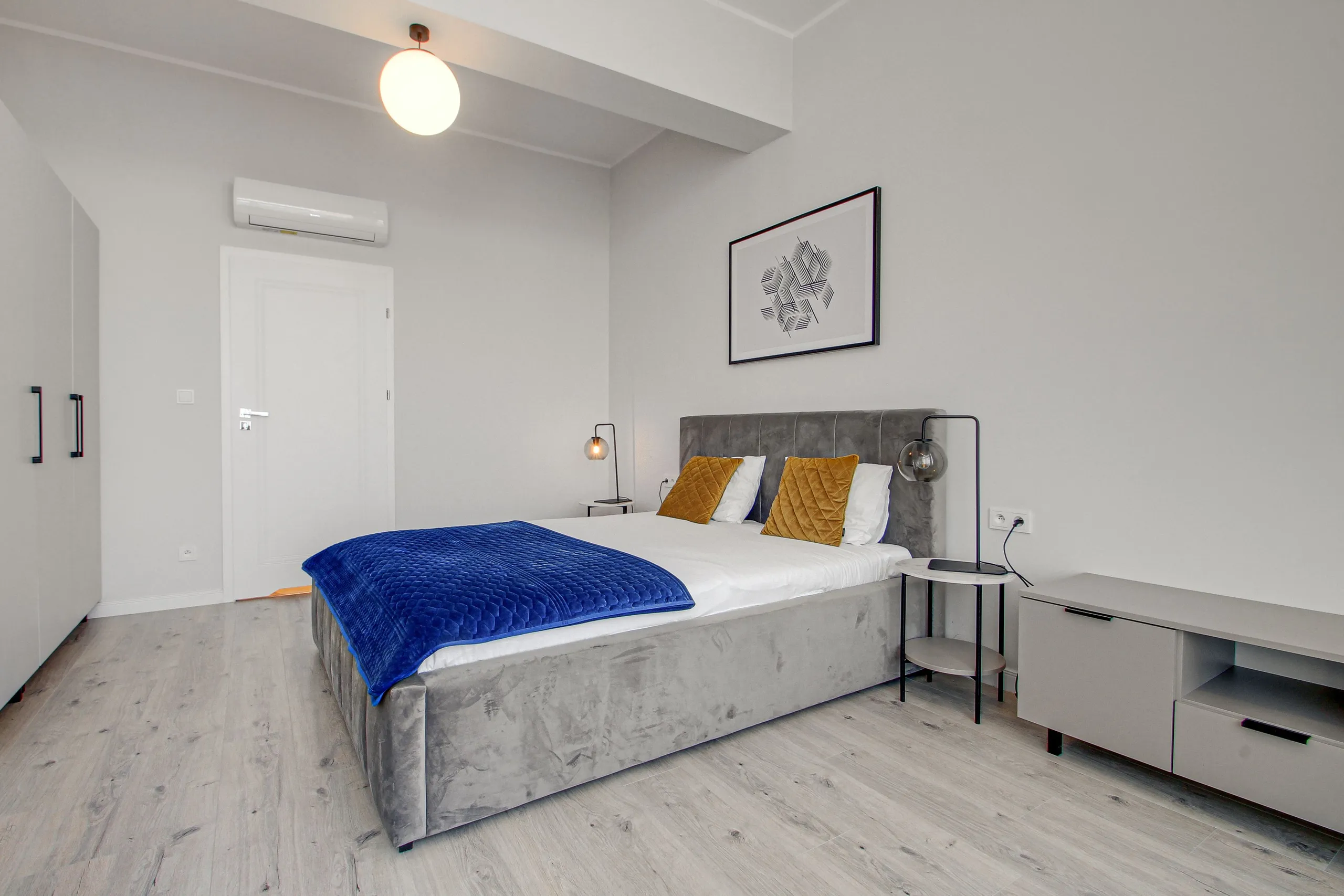 1 Bedroom — Large