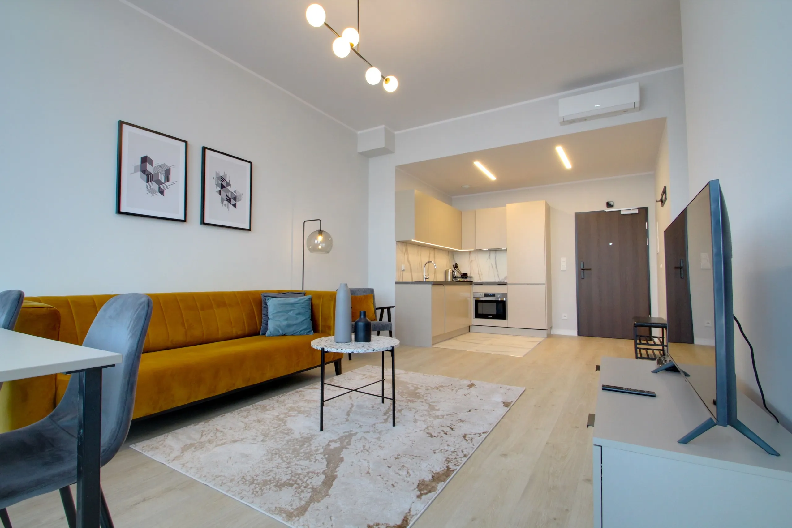 1 Bedroom — Large
