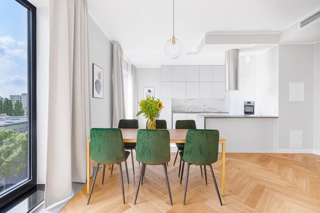 1 Bedroom — Large