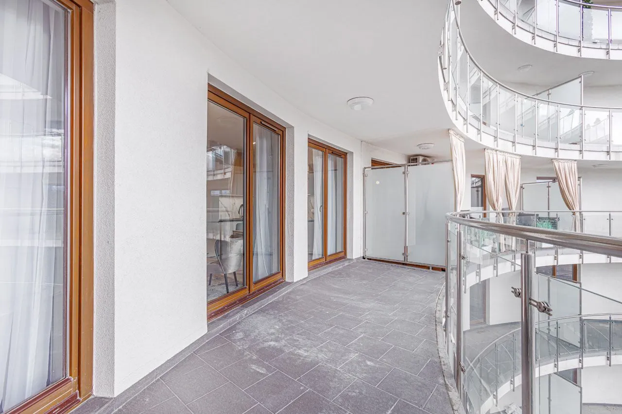 1 Bedroom — Medium