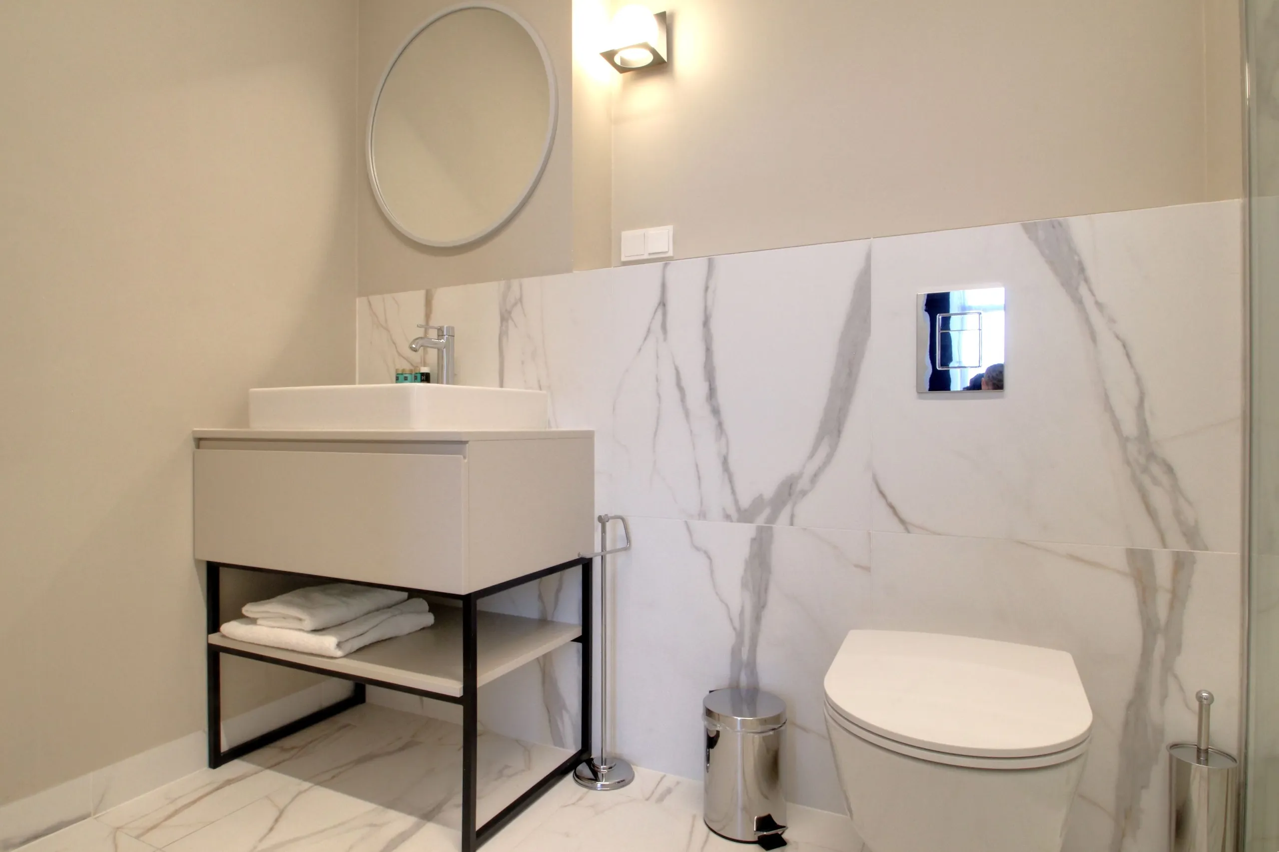 1 Bedroom — Large