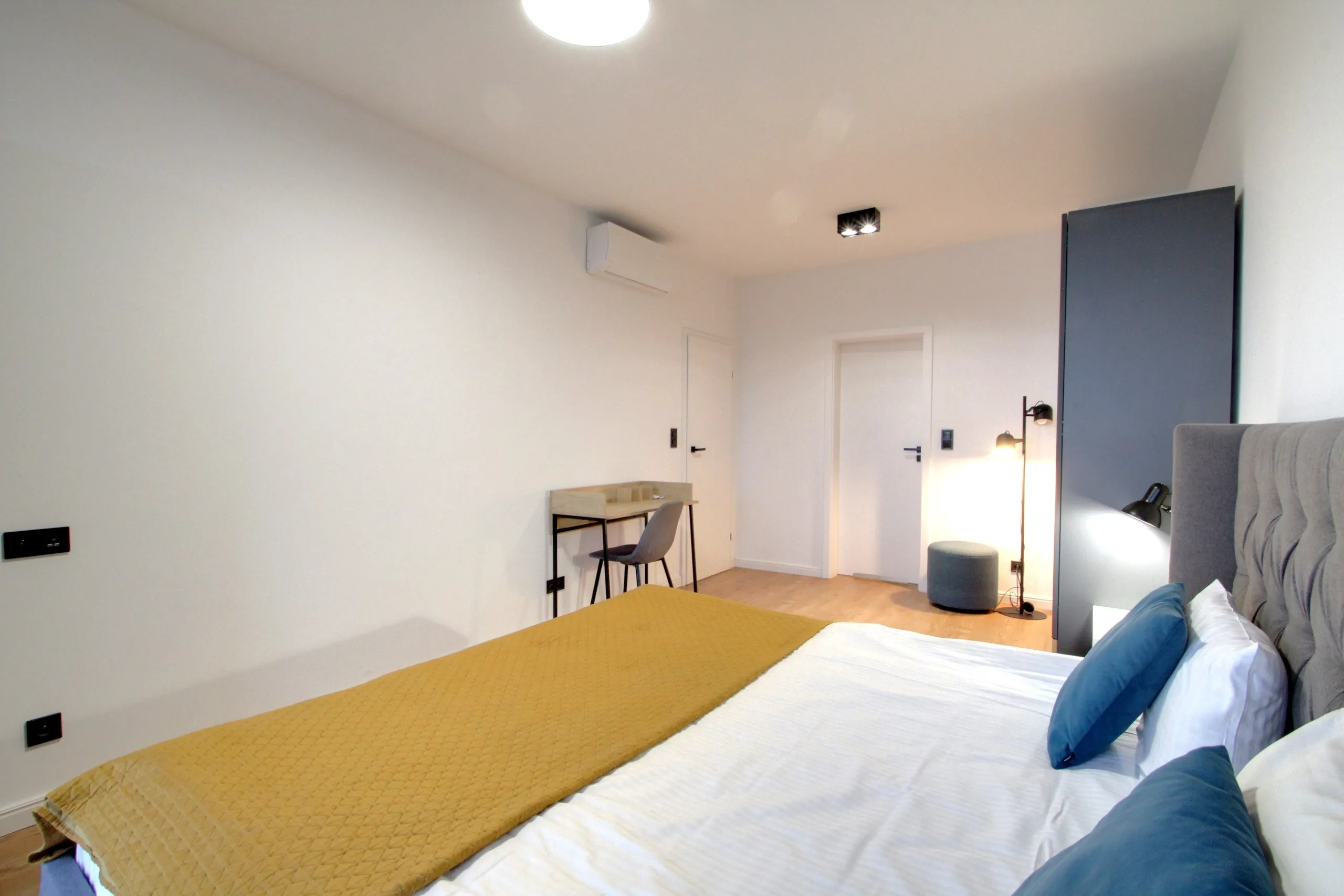 1 Bedroom — Large