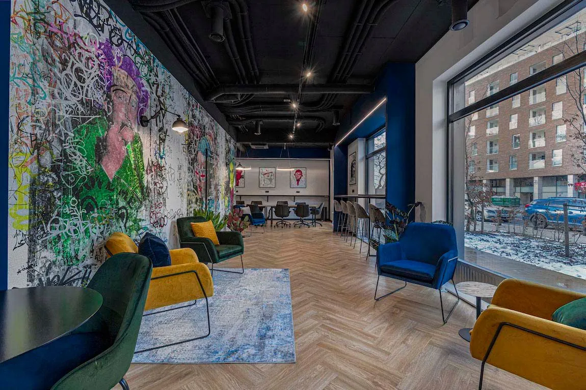 Lounge with mural at Vonder Uptown